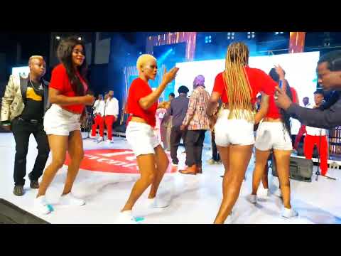PROFESSOR WAJACKOYAH JOINS KOFFI OLOMIDE ON STAGE DURING NAIROBI CONCERT |KANDA KING | GIDI NA GHOST