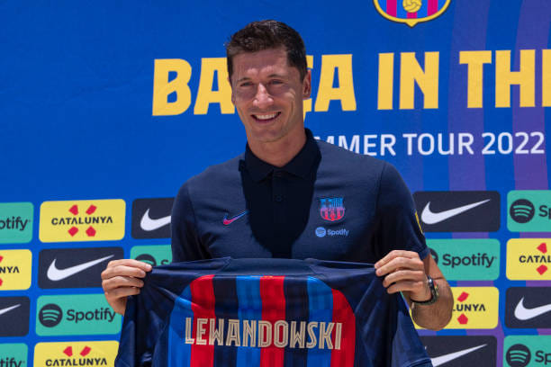 Jinsi Barcelona walijipata kwenye mtego wa kutapeliwa kumlipa ajenti feki wa Lewandoski Sh 140M