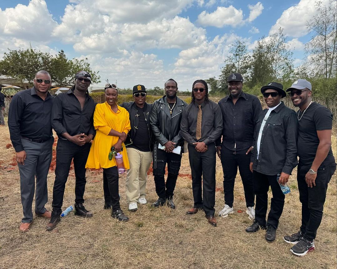 Wyre mourns the death of his mother, burial held on Thursday