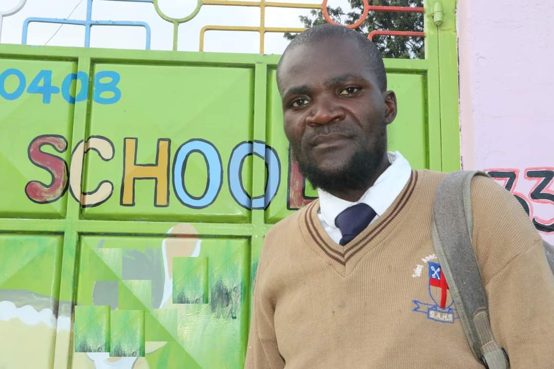 Mshtuko huku Nuru Okanga akivua nguo hadharani kusherehekea kutimuliwa kwa Rigathi Gachagua