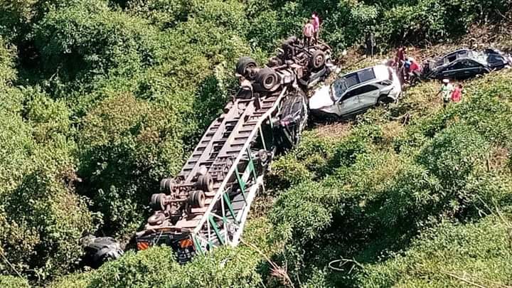 One killed as trailer transporting vehicles overturns in Mai Mahiu