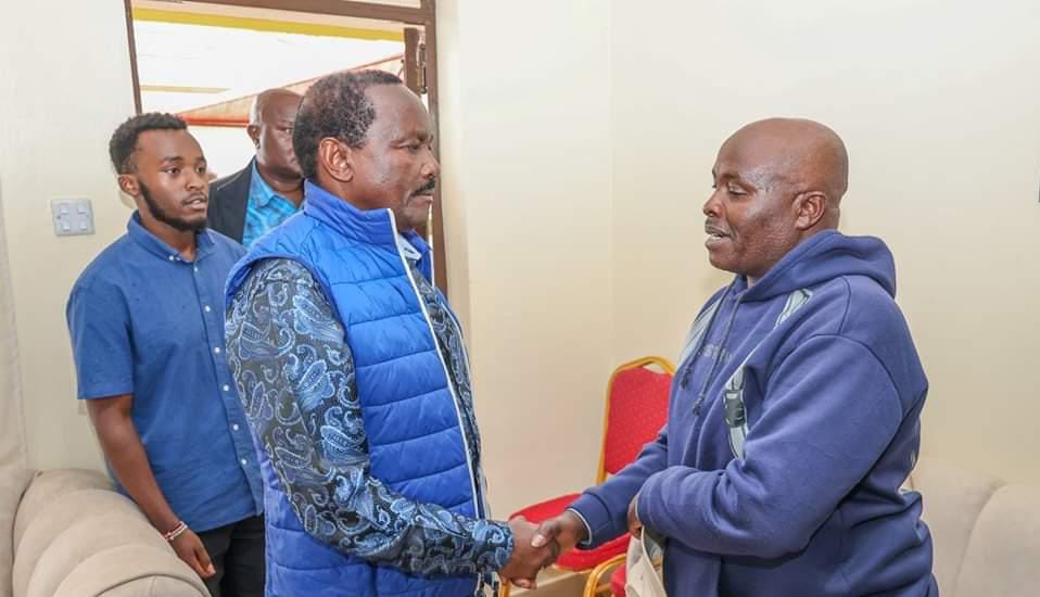 Kalonzo Musyoka akutana na familia ya Tabitha Gatwiri kuwafariji, apongeza talanta yake huku akimuomboleza
