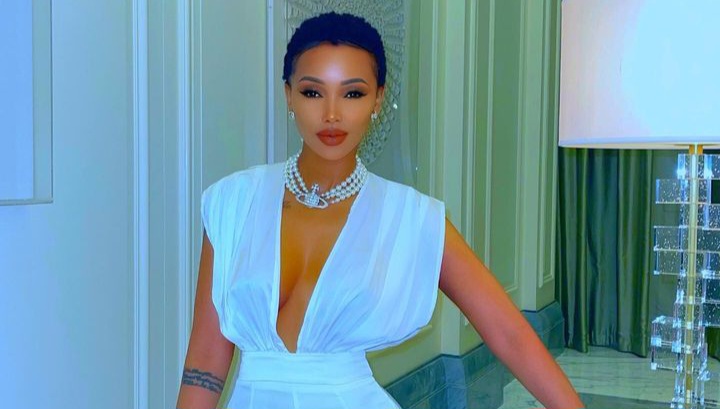 Huddah Monroe ajuta kumpigia rais Ruto debe ‘bila aibu’ kuelekea uchaguzi wa 2022