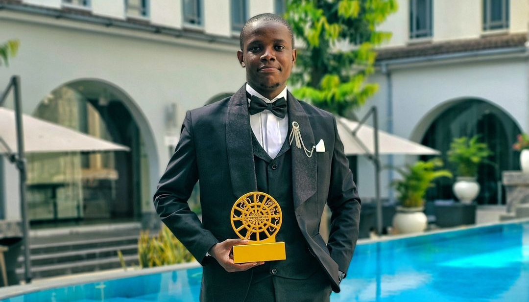 Crazy Kennar Bags Impressive Global Award