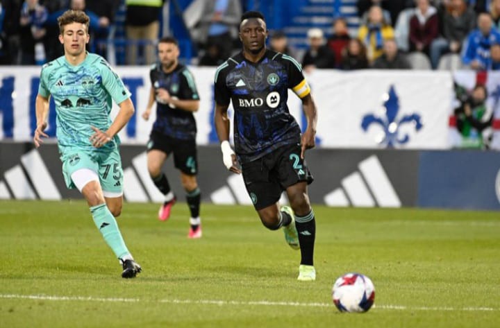 Wanyama aonyesha hamu ya kucheza na Ronaldo