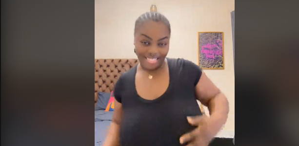 Mrembo ‘sidechic’ ajificha ndani ya boot ya gari la mwanamume baada ya mke halali kuwasili ghafla!
