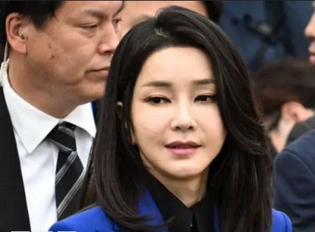 South Korean president sorry for controversies surrounding wife