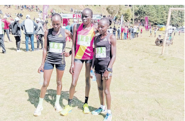 Catherine Reline (C), Naomi Jebet (L) and Valary Aiyabei Jemeli during the Moi Kapsowar Charity and Conservation race /FILE