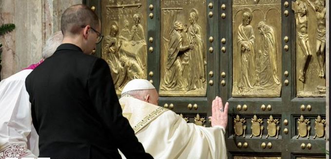 Pope opens Holy Door to kick off special jubilee year
