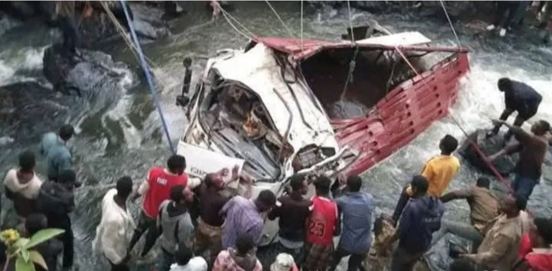 Dozens die in Ethiopia after lorry with wedding guests falls into river