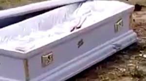 Mwanamke Aishi Na Maiti Ya Pasta Wake Nyumbani Kwake Kwa Miezi 2 Akitumai Atafufuka