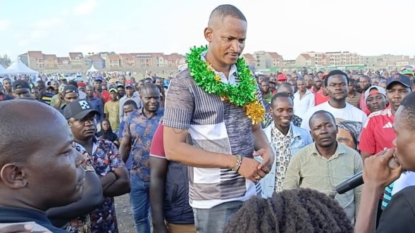 “Namhesimu Raila lakini pia mimi niko na akili yangu niliyotoka nayo Nyalenda” – Babu Owino