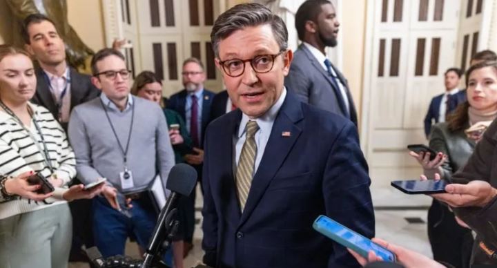 US avoids government shutdown after bill passes