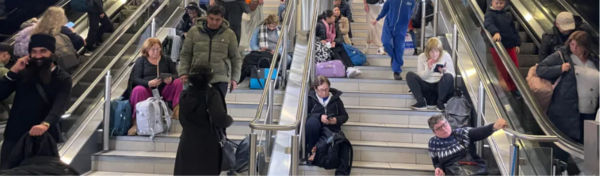 Fog causes flight delays at Gatwick Airport for a third day
