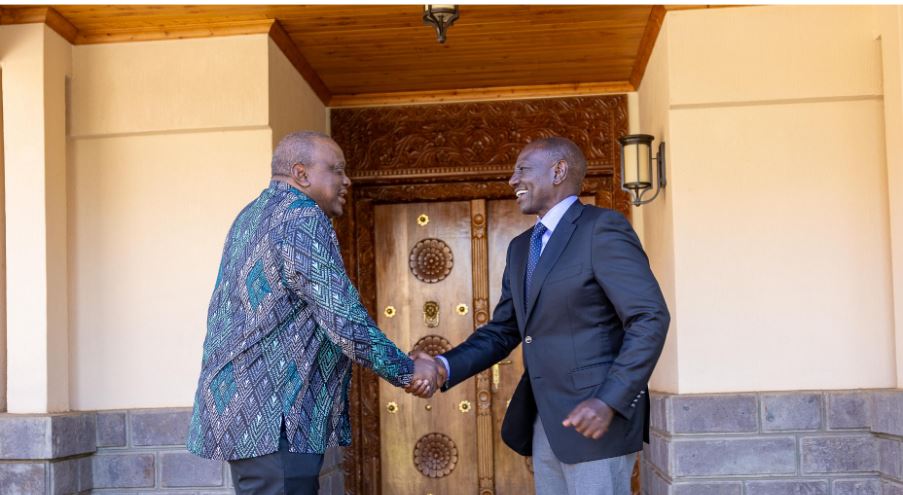 Ruto pays Uhuru courtesy call at Gatundu home