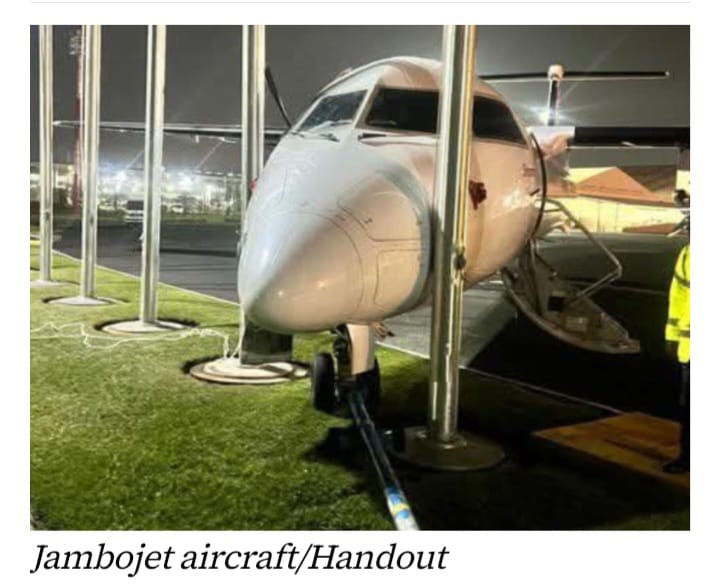 Jambojet yakatiza safari zake huku ndege ikigonga nguzo JKIA