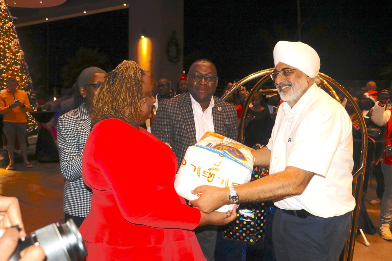 Ole Sereni and Emara Ole Sereni Host Annual Tree Lighting Ceremony
