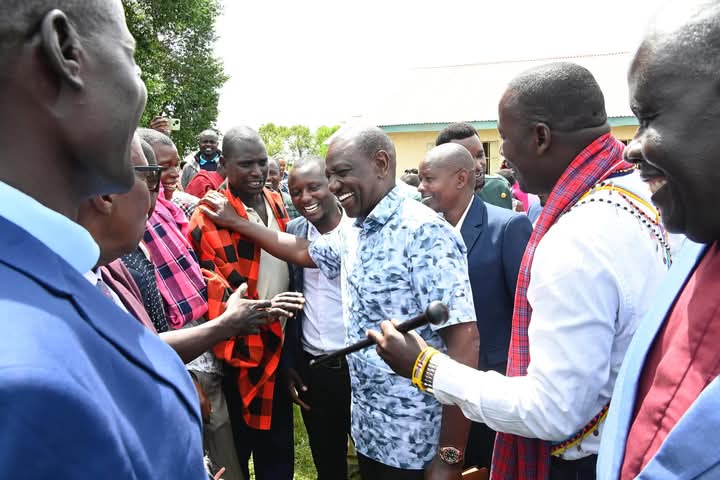 Ruto drives self to church for Christmas service