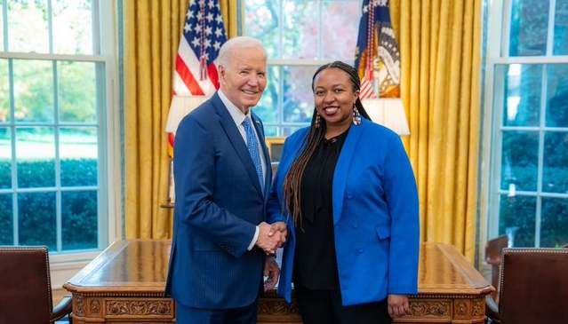 Kenyan-born White House photographer announces exit