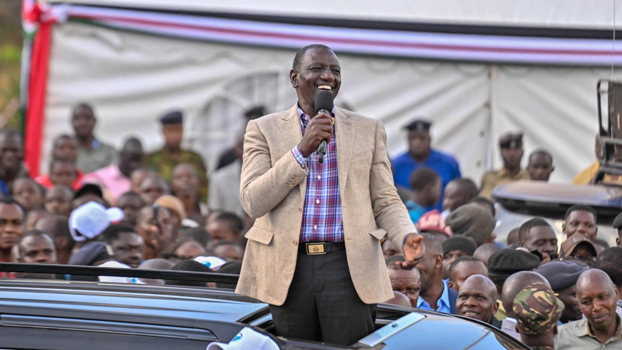 Rais Ruto Adai Wanasiasa Wanalipa Vijana Ili Kuweka Picha Za Viongozi Kwenye Majeneza