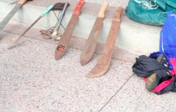 Mombasa: Police arrest four suspected gang members, recover weapons