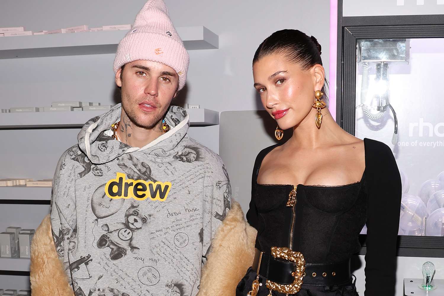 Justin Bieber Explains Unfollowing His Wife