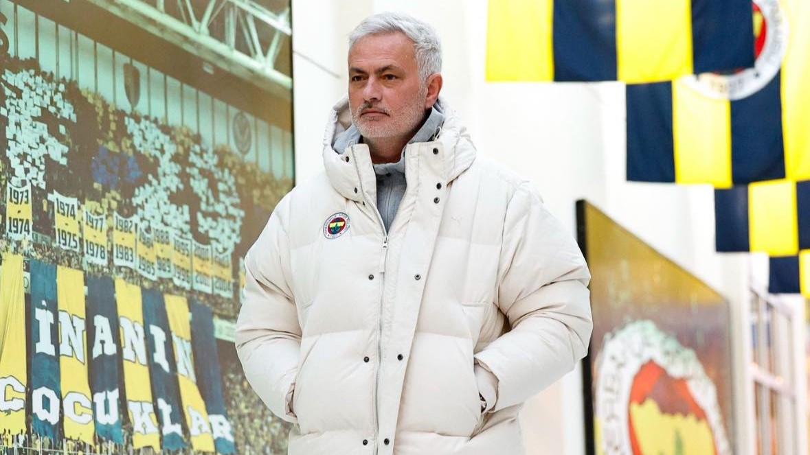 Mourinho Matatani Kwa Kutamka “Benchi la Galatasaray Linarukaruka Kama Nyani”