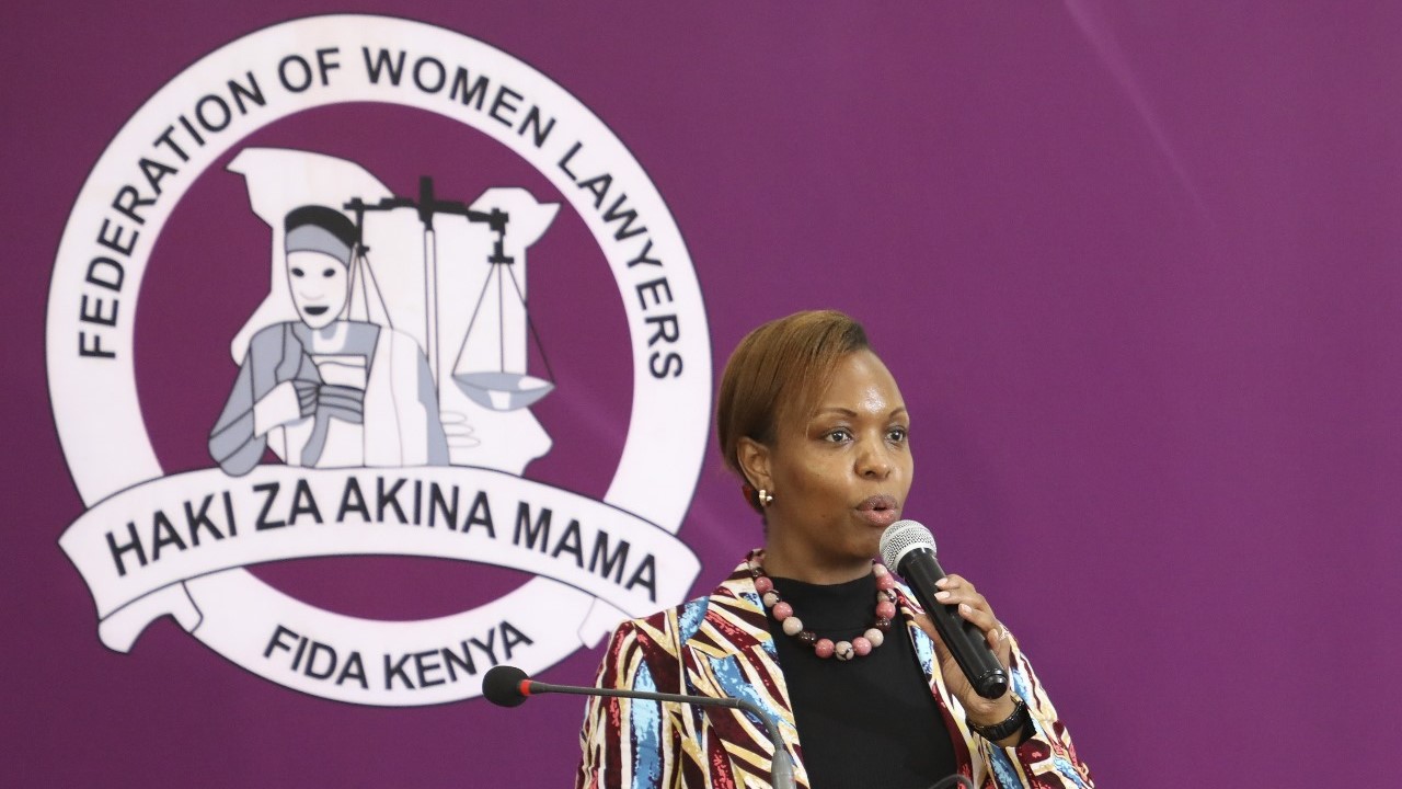 FIDA Yalaani Video Ajuza ‘Akiondolewa Mapepo’ Kwa Kuchomwa Kanisani Bomet