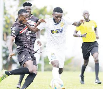 John Mark Makwata (R) of Police vies for the ball with Randy Bakari of Nzoia during a past KPL match at Kasarani/ FILE