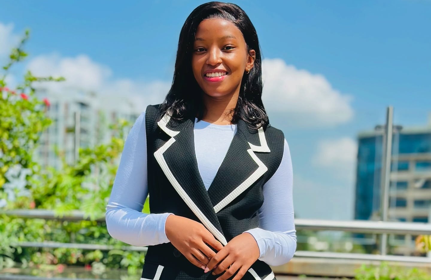 Felicity Shiru House Hunting after Thee Pluto Leaves Luxurious Home