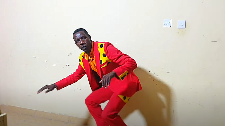 ‘Ulisimama Imara Ruto Akaongoza!’ Embarambamba Aomboleza Chebukati Kwa Wimbo