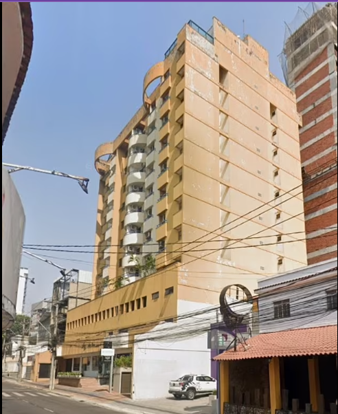 Mrembo Aliyekuwa Akifanya Mapenzi Kwa Balcony Na Wanaume 2 Aanguka Hadi Kufa