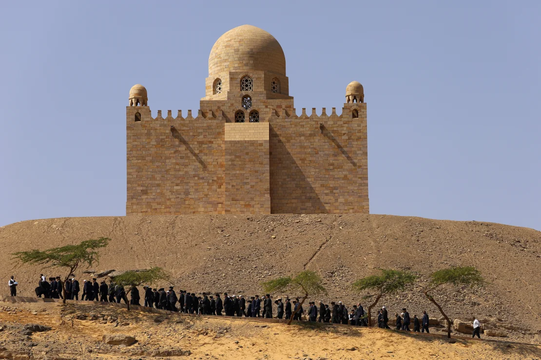 Why Aga Khan IV was buried in Egypt, its significance
