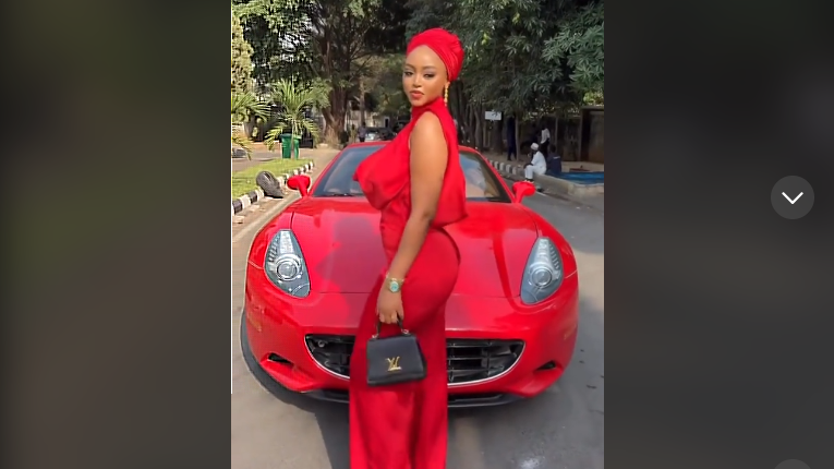 “Usikomenti Kama Hujawahi Lia Kwenye Ferrari” Regina Daniels Kwa Wakosoaji Wa Ndoa Yake