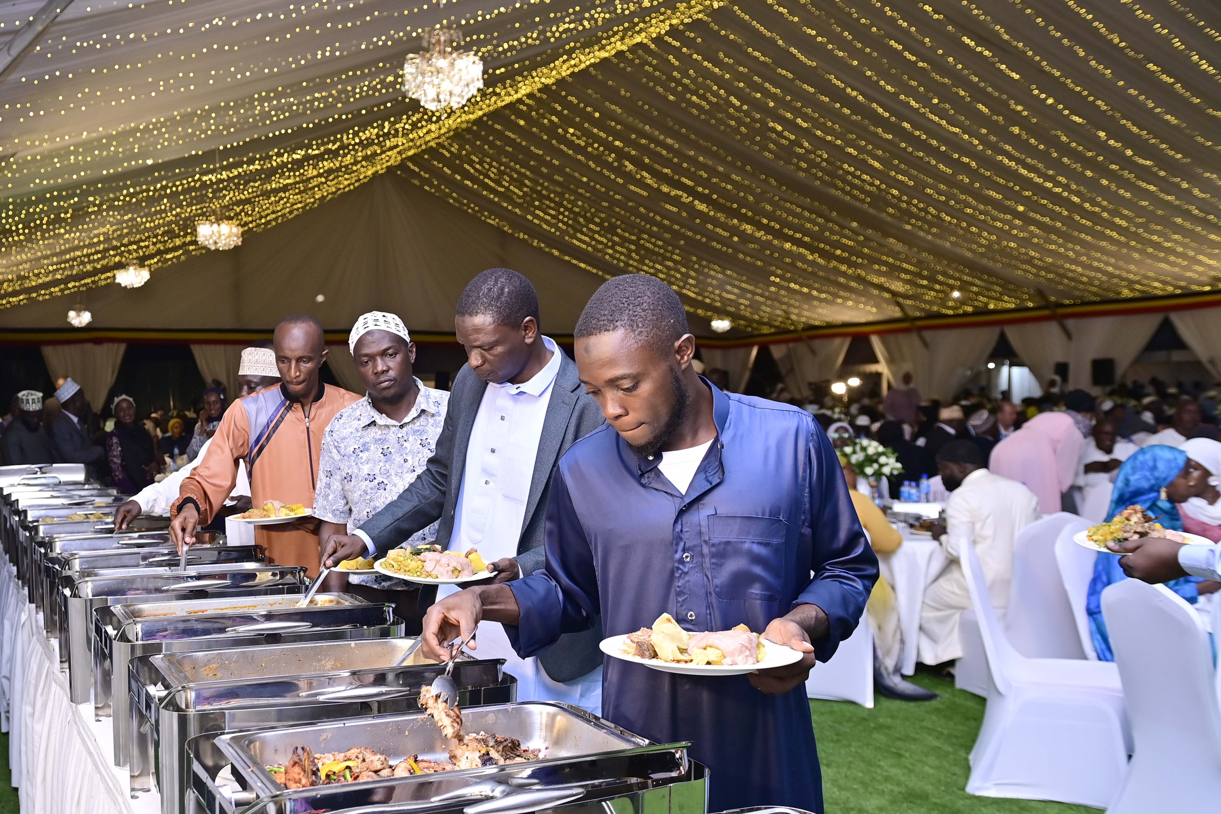 [PHOTOS] Museveni hosts Muslims for Iftar