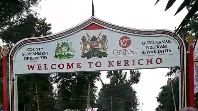 Kioja mjini Kericho jamaa akitokea huku anaendesha pikipiki akiwa uchi wa mnyama (video)