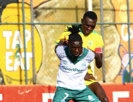 Gor Mahia's Shariff Musa shields the ball from Luke Otiala of Kariobangi Sharks / CHARLENE MALWA
