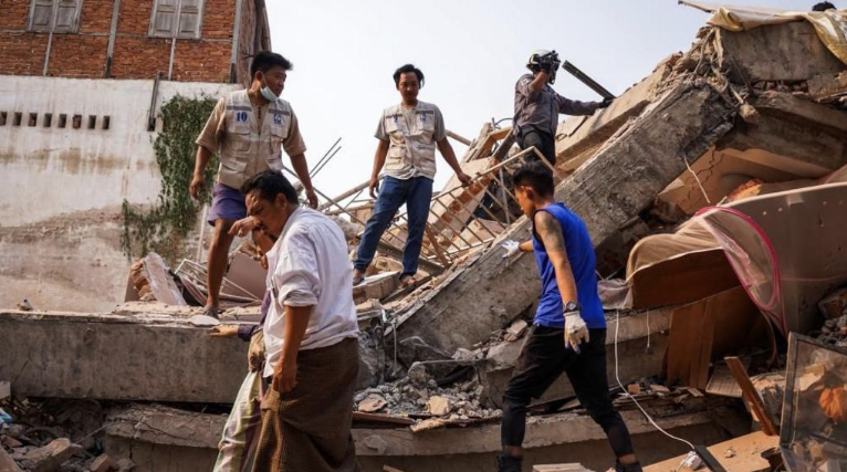 Foreign rescuers join frantic search for Myanmar quake survivors