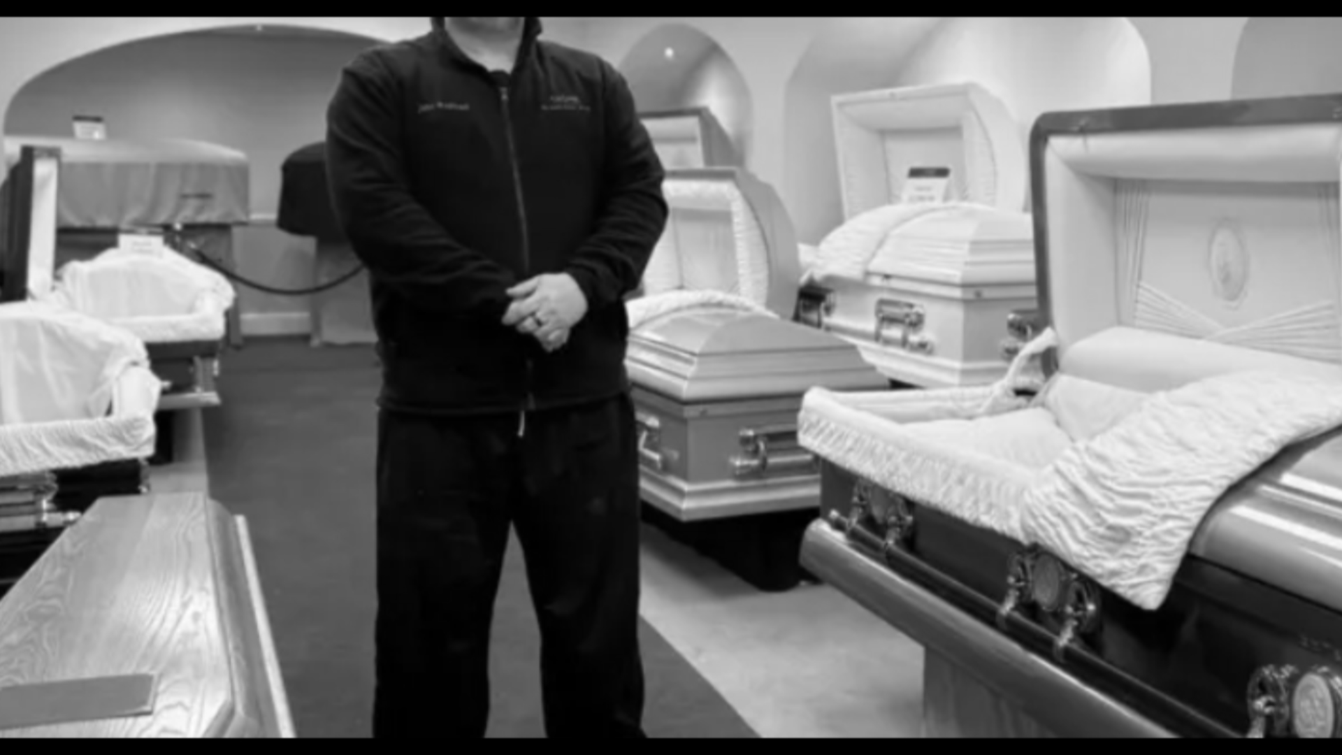 Mwalimu Wa PE Ajiuzulu Baada Kufunza Miaka 22, Aanza Kazi Ya Kuosha Maiti