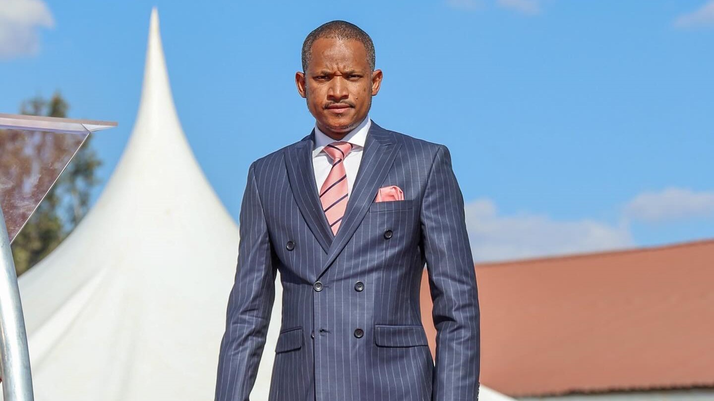Kumbatia Kalamu Na Busu Vitabu Badala Ya Mapenzi – Babu Owino Ashauri Wanafunzi