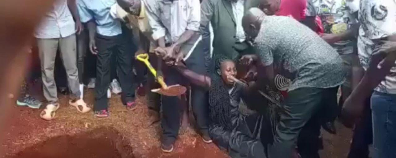 4 wengine wakamatwa kwa kushambulia mwanamke aliiyekataa kurusha mchanga kwenye kaburi la mumewe