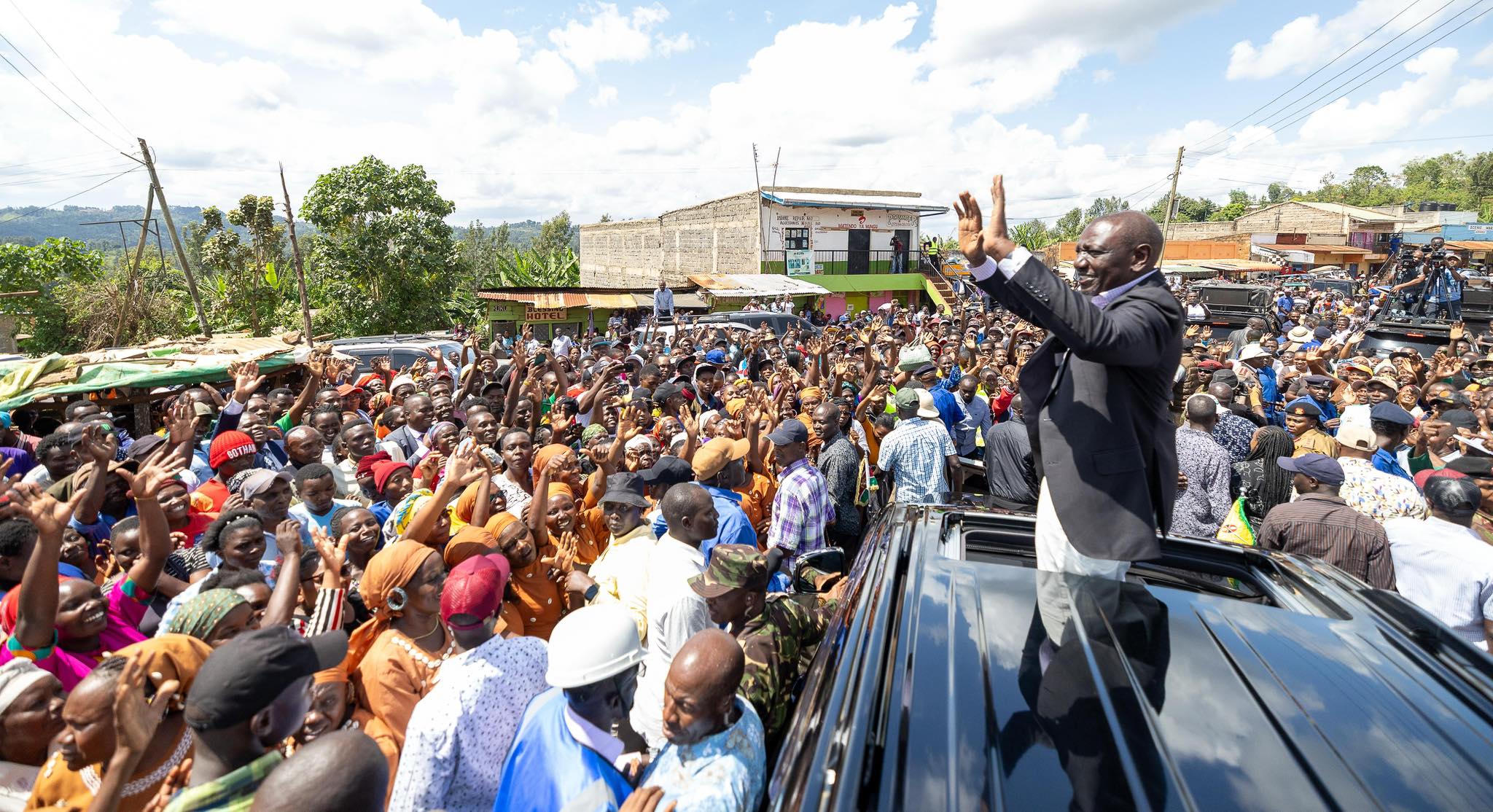 Look for jobs in state projects, Ruto urges youth