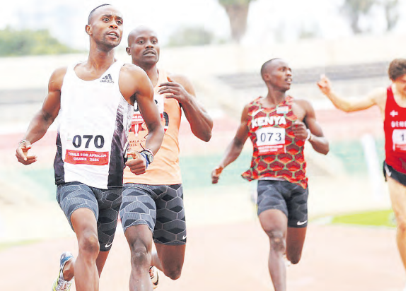 Samuel Chege of Defence Forces and Dan Kiviazi of Prisons sprint during a past 200m race /HANDOUT