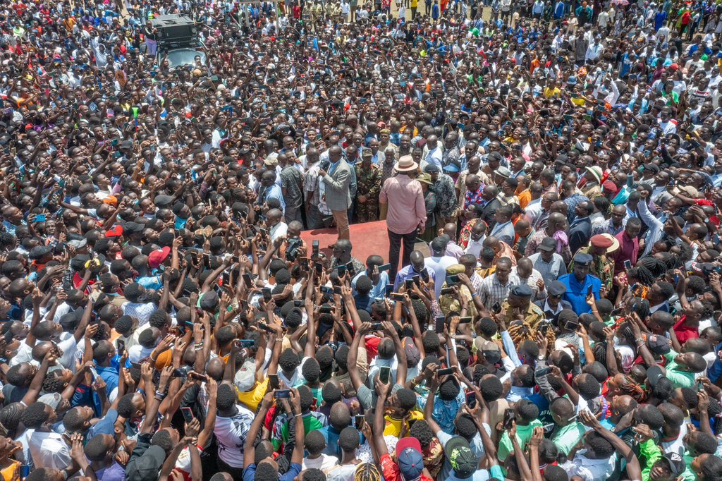 Ruto’s Diary: Warm reception in Mt Kenya as he dishes out goodies for the region