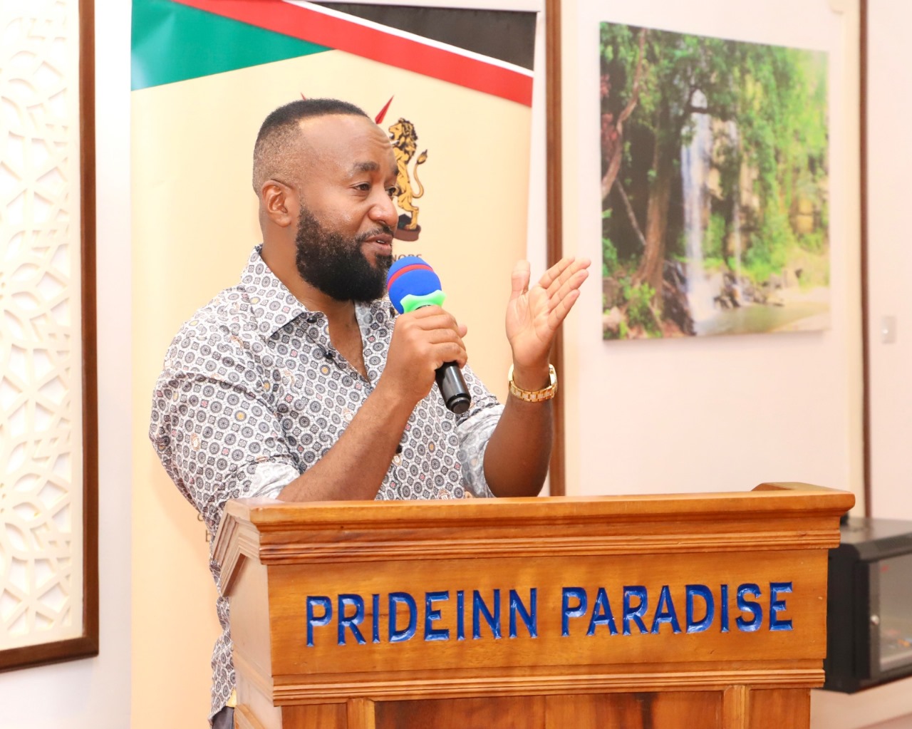 Joho lectures DJ over welcome at ODM event