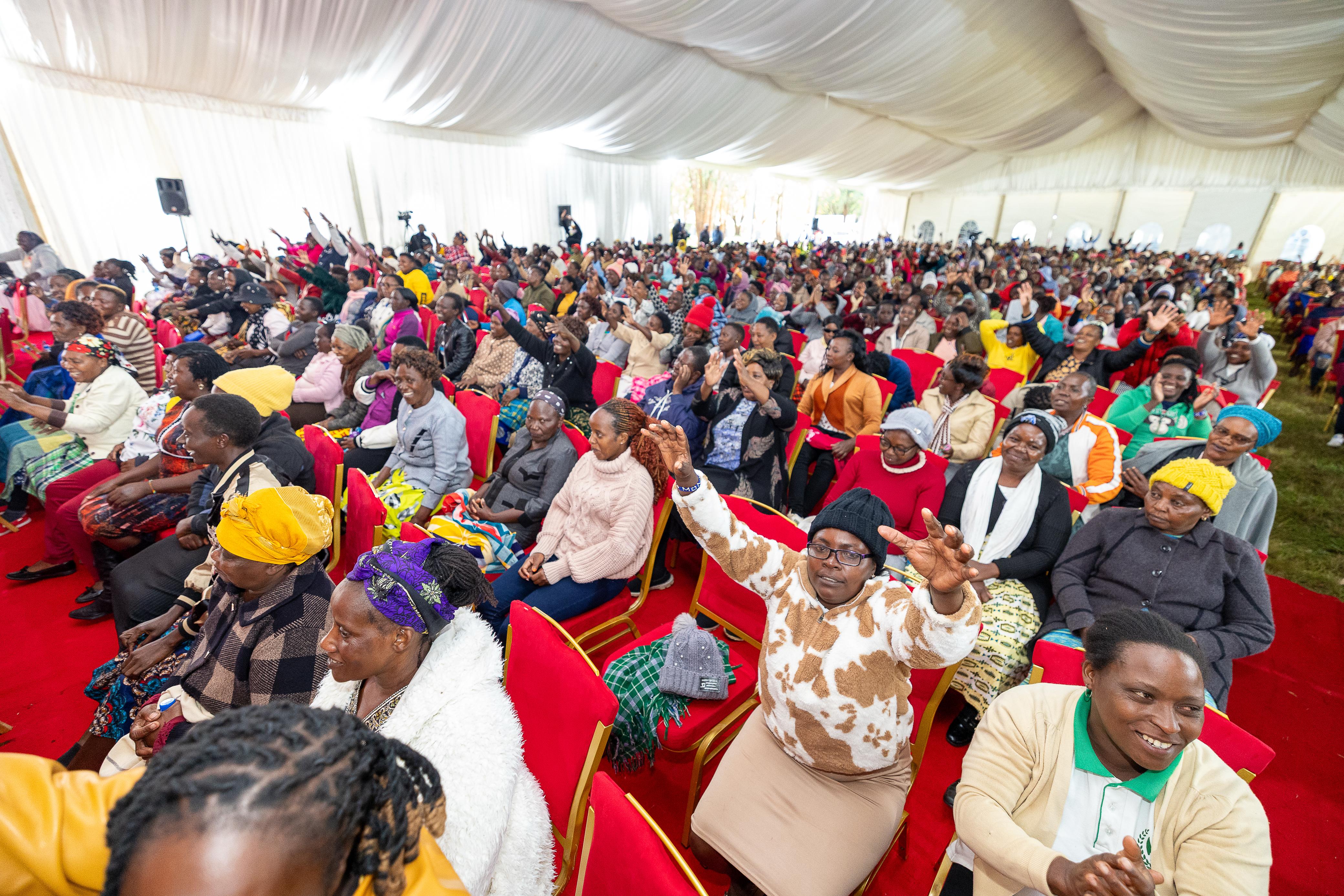PHOTOS: Ruto hosts Mathira women for breakfast at Sagana State lodge