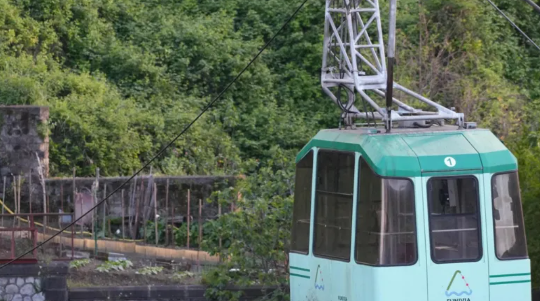 British couple killed in cable car crash, Italian police say
