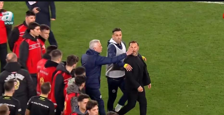 Drama huku Mourinho akimfinya pua kocha wa Galatasaray baada ya kichapo cha 2-1