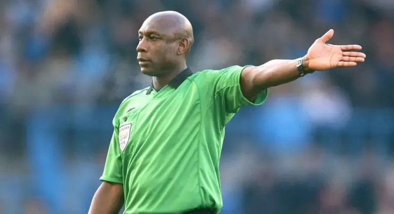 Nilikuwa refa wa EPL lakini sasa najifunza kutembea tena - Rennie