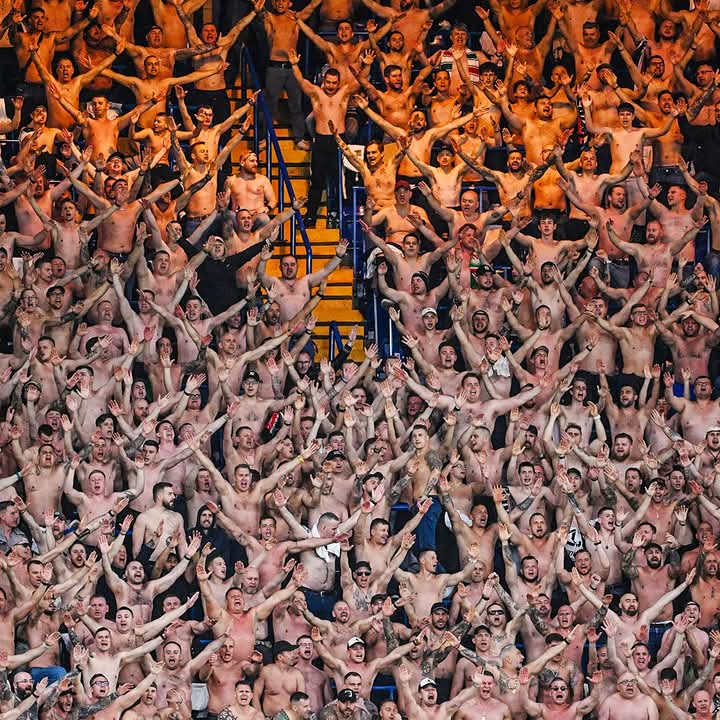 Hisia mesto mashabiki wa Legia Warsaw wakivua jezi Stamford Bridge, ‘mbona hatuoni wa kike?’
